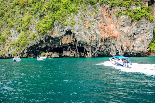 Foto una bellissima vista dell'isola di phi phi situata in thailandia