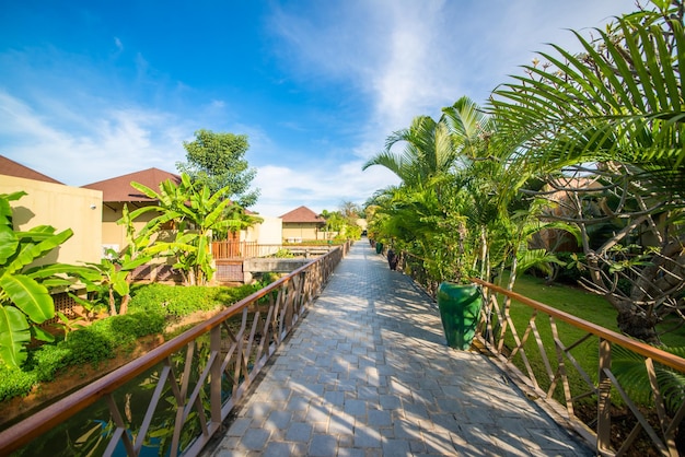 Прекрасный вид на курортный отель на озере Инле в Мьянме