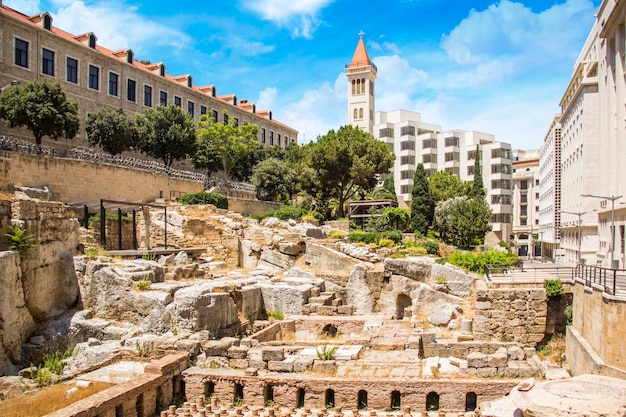 레바논 베이루트의 왕궁 옆에 있는 로마식 목욕탕의 아름다운 전망
