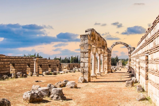 Photo beautiful view of the ruins of the ancient city of anjar, lebanon