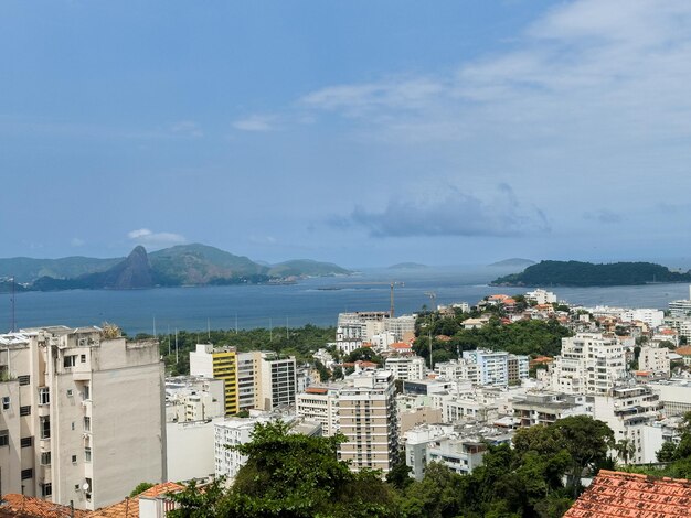 Foto bella vista della montagna del pane di zucchero morro do pao de acucar baia de guanabara