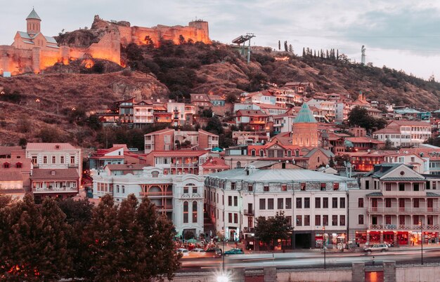 Photo beautiful view of tbilisi in evening georgia