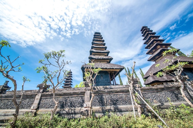 インドネシアのバリ州にあるウルンダヌベラタン寺院の美しい景色