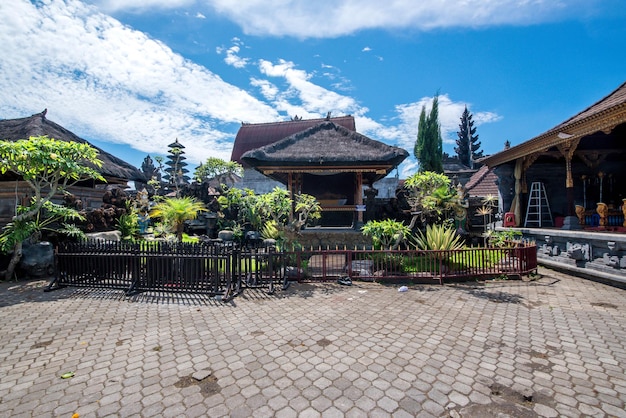 Una bellissima vista del tempio di ulun danu beratan situato a bali indonesia