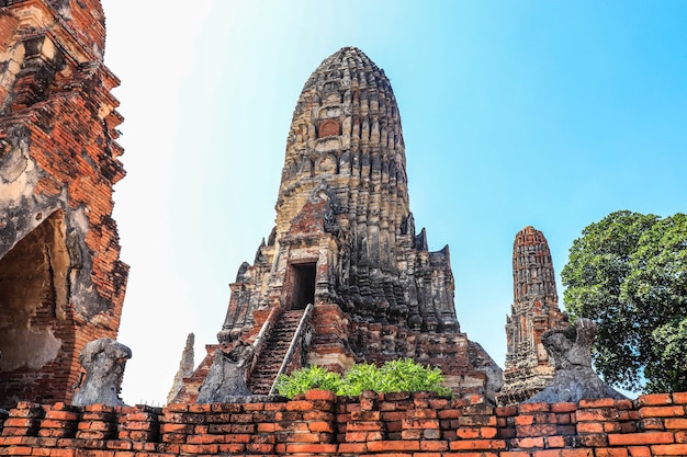 タイのアユタヤにあるワットチャイワタナラム寺院の美しい景色