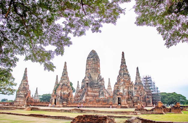 タイのアユタヤにあるワットチャイワタナラム寺院の美しい景色