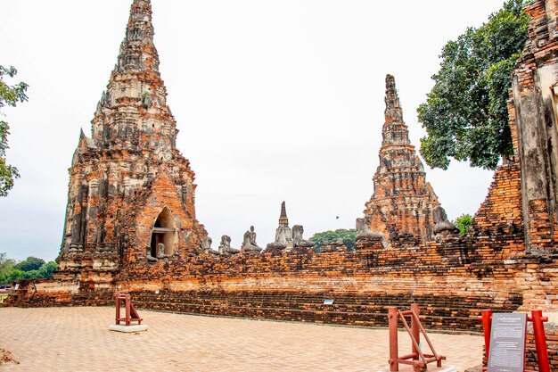 タイのアユタヤにあるワットチャイワタナラム寺院の美しい景色