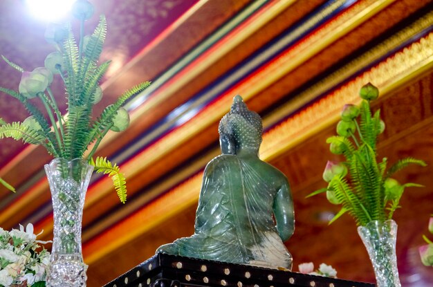 Foto una bellissima vista del tempio wat paknam situato a bangkok in thailandia