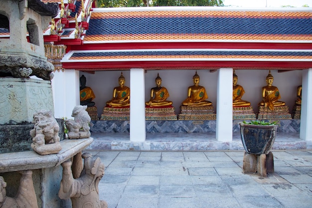Прекрасный вид на храм Ват Пхо, расположенный в Бангкоке, Таиланд