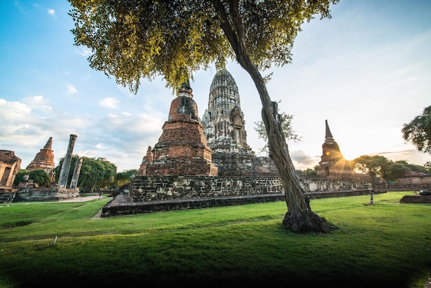 タイのアユタヤにあるワットラーチャブラナ寺院の美しい景色