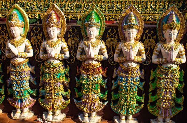 Прекрасный вид на храм Ват Саенг Каео, расположенный в Чианграй, Таиланд.
