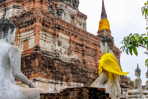 タイのアユタヤにあるワットヤイチャイモンコン寺院の美しい景色