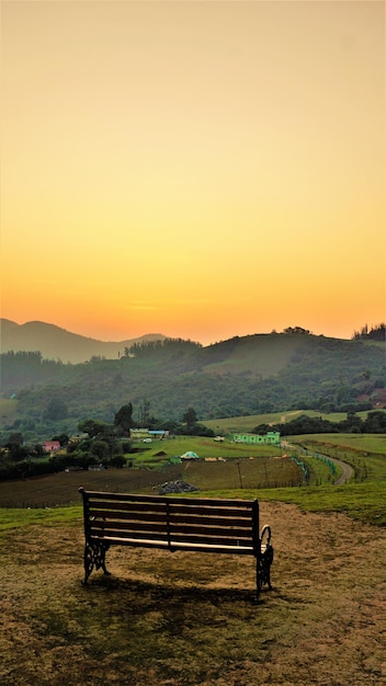 Foto splendida vista del punto di ripresa di wenlock downs 9th mile ooty durante il tramonto deve visitare il posto in serata