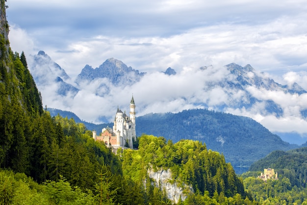 세계적으로 유명한 노이 슈반 슈타인 성의 아름다운 전망