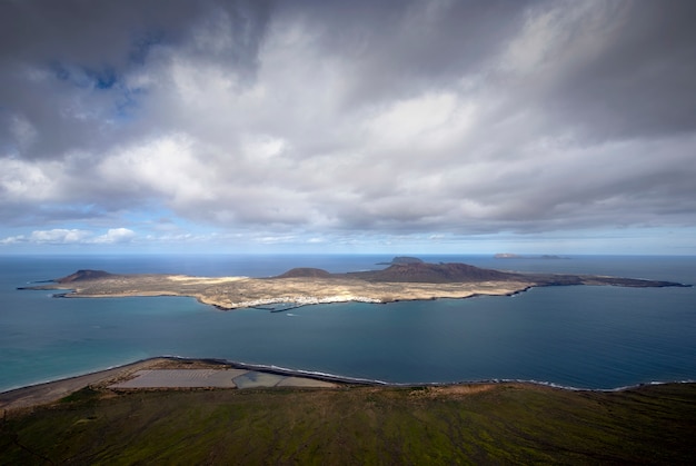 Lanzarote, 카나리아 제도, 스페인에서 La Graciosa 섬의 아름다운 전망