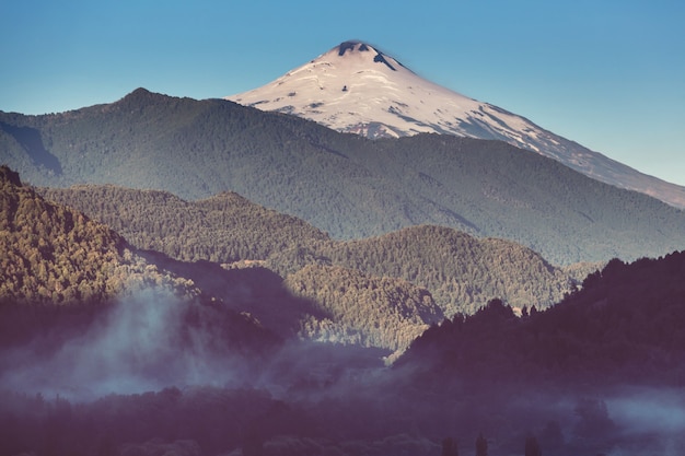 南米チリの美しい火山風景