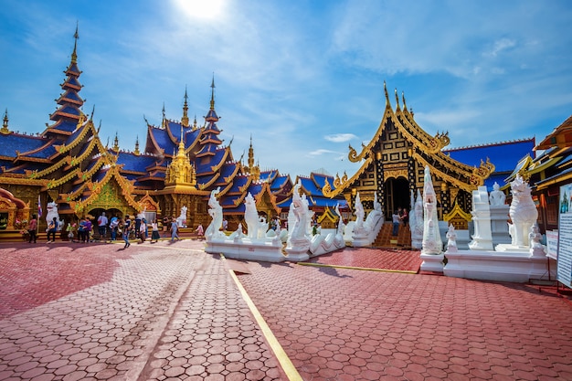 ワット・ピパットモンコルの美しい寺院