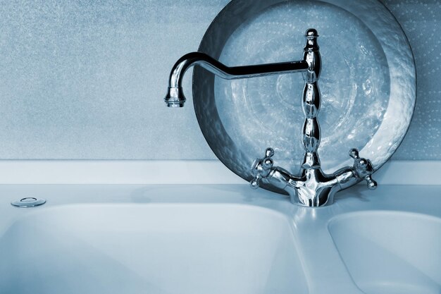 Photo the beautiful water faucet of blue color