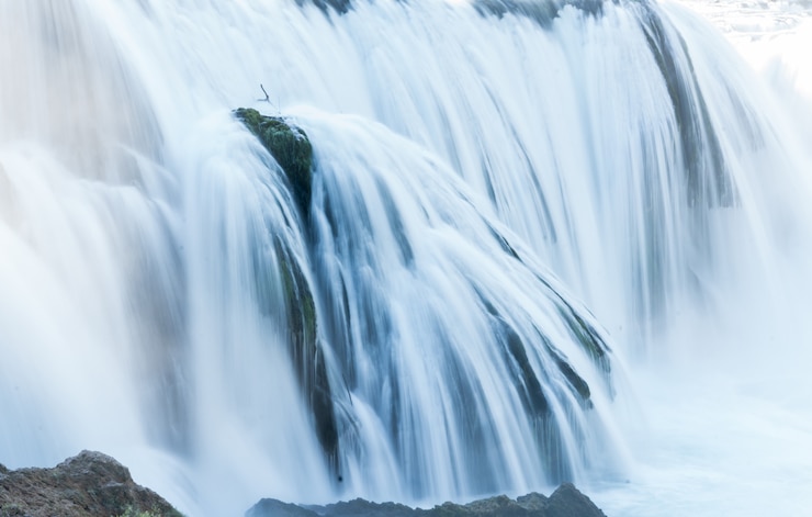 Photo beautiful waterfall in early morning