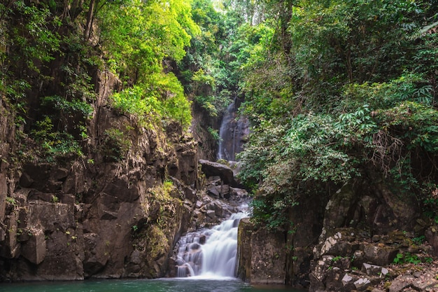 Bella cascata al parco nazionale di namtok phlio chanthaburi thailand