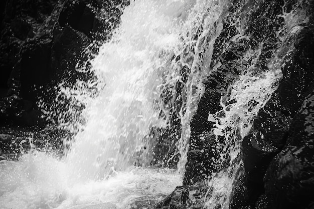 прекрасный водопад природные водные феномены