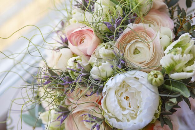 Фото beautiful wedding bouquet flowers bouquet arrange for decoration in home