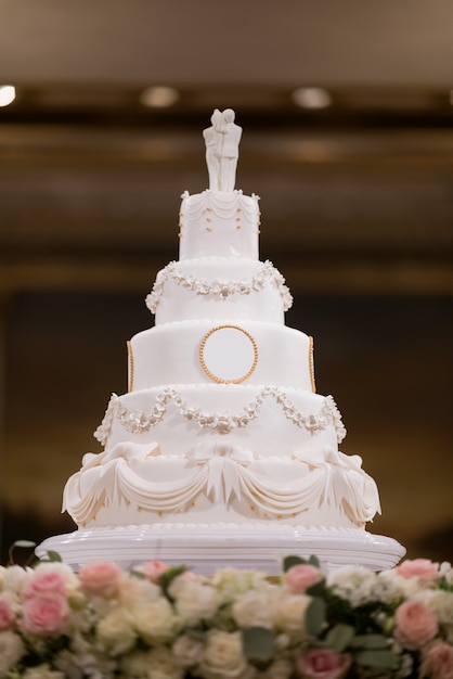 Beautiful wedding cake with blur background