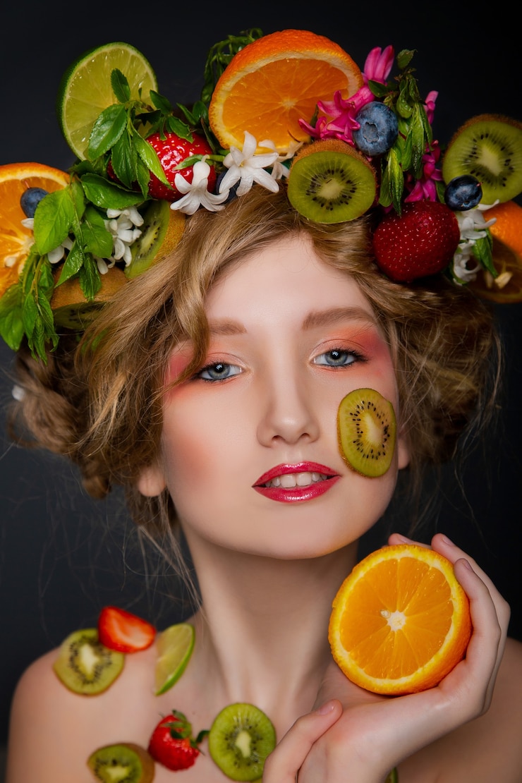 Фотография красивый с фруктами и цветами венок в волосах