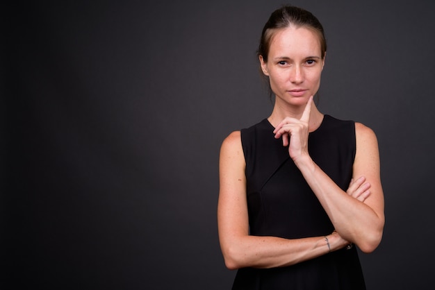 Beautiful woman against gray wall