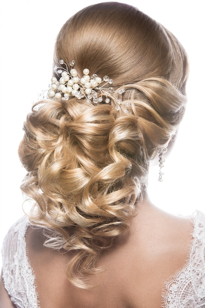 花嫁のイメージで美しい女性。美髪。髪型の背面図