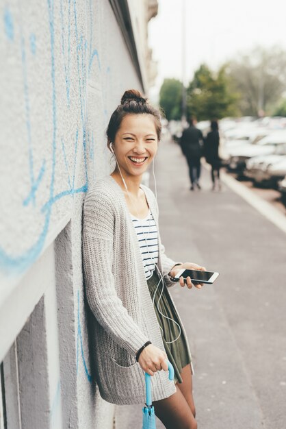 Photo beautiful woman outdoors