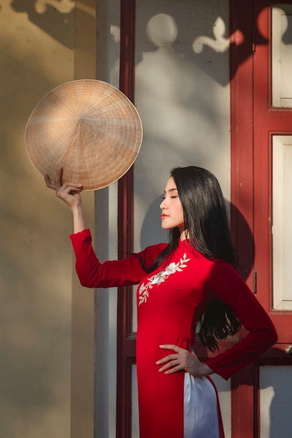 Photo beautiful woman portrait of vietnamese girl in traditional red dress