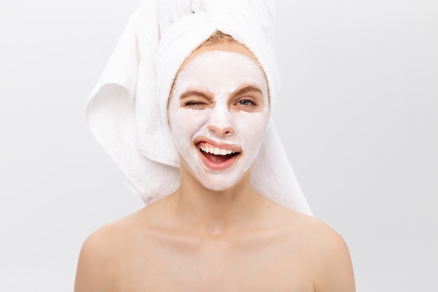 Photo beautiful woman with facial mask on white background