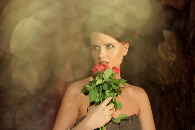 빨간 장미와 함께 아름 다운 여자