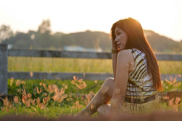 Beautiful women are comfortable and relaxed in the evening light