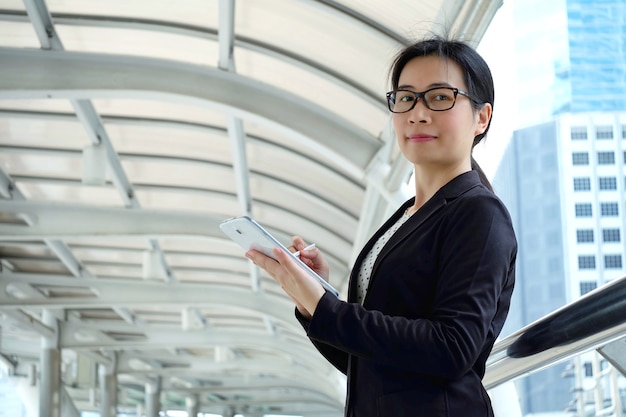 Beautiful young asian business woman using cell phon.