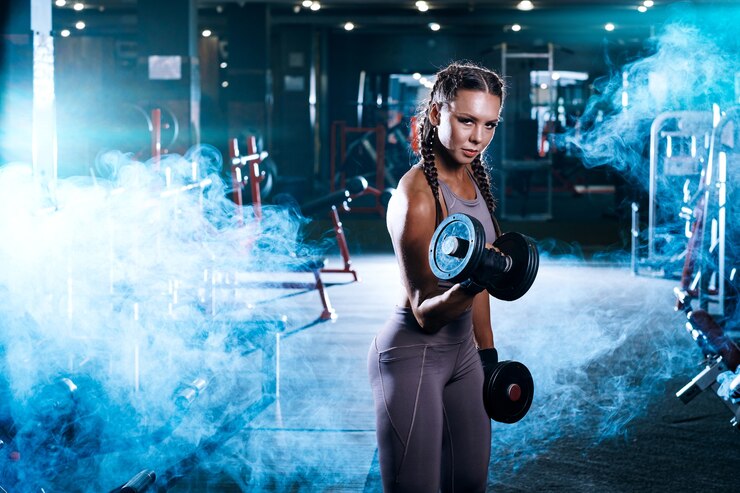 Photo beautiful young black sportswoman in the gym