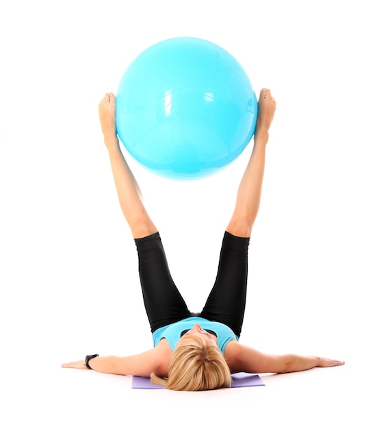 Photo a beautiful young fit woman exercising with a ball over white