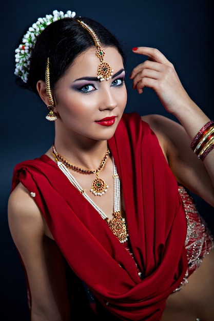 Beautiful young indian woman in traditional clothing and indian accessories