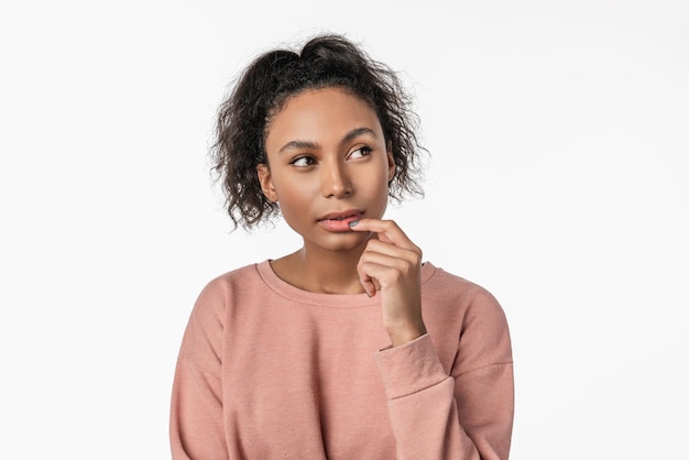 Photo beautiful young pensive african woman in casual standing isolated over white background