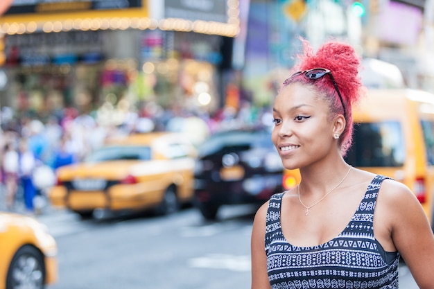 Ritratto di bella giovane donna a new york