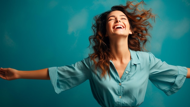 Foto bella giovane donna che posa