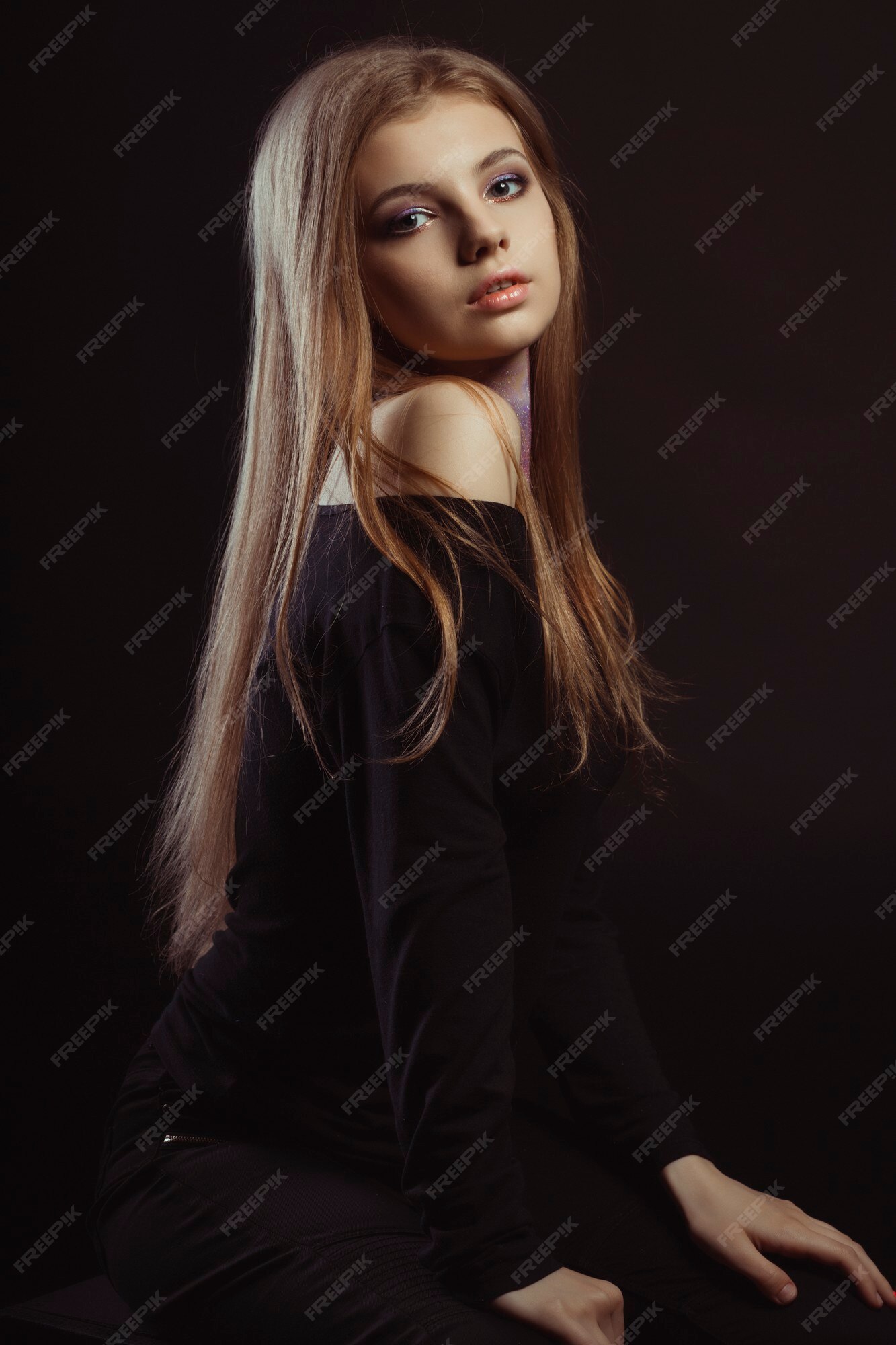 Profile of Beautiful Lady with Long Hair in Studio Stock Image - Image of  salon, woman: 65326161