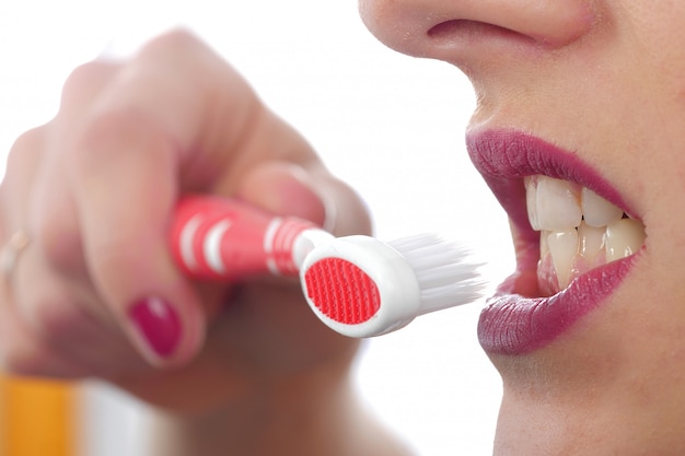 Photo beautiful young woman with toothbrush close up