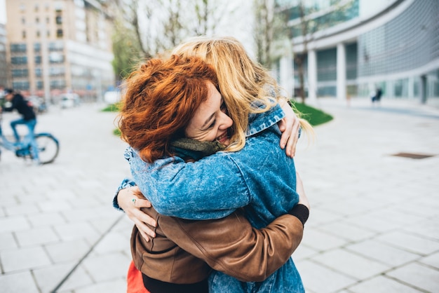 Foto belle giovani donne