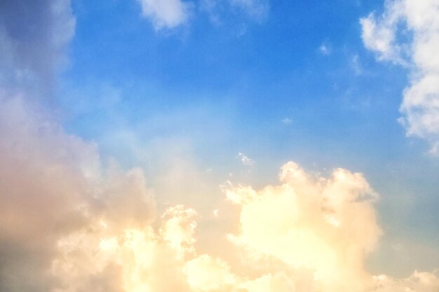 写真 雲のある美しい空