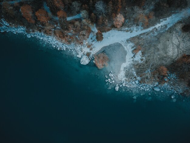 モルヴェーノ湖の美しい景色