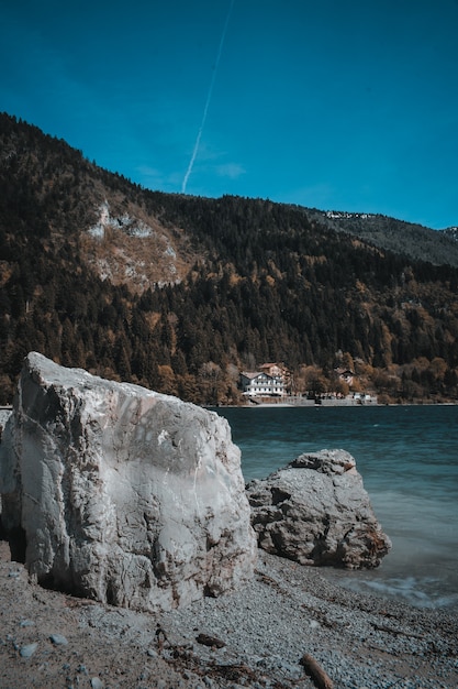 Photo a beautifull view on the molveno lake