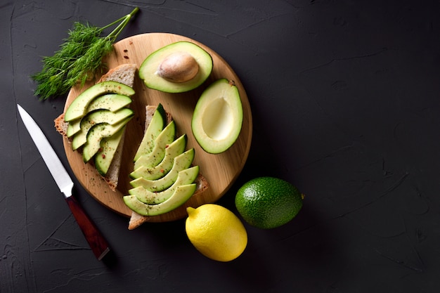  Beautifully plated avocado toast with delicious-looking toppings