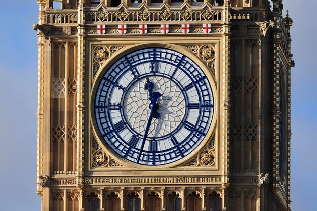Photo beautifully restored face of big ben aka elizabeth tower clock in 2022